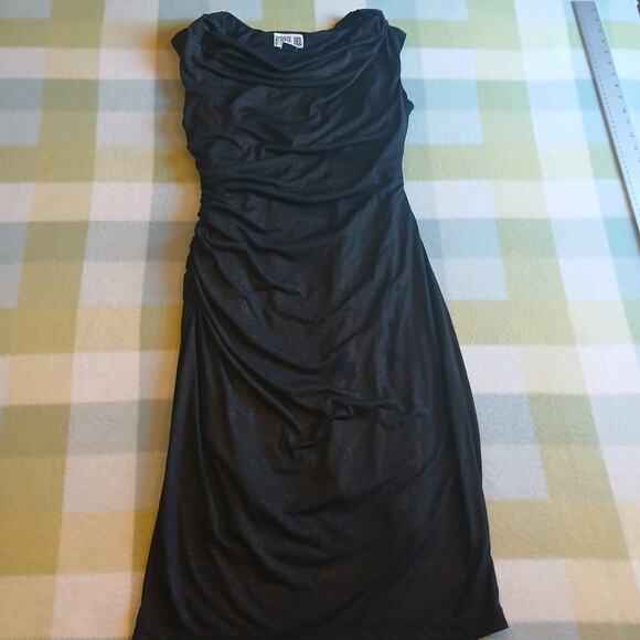 Robbie Bee Dresses & Skirts - Robbie Bee Dress Women’s Sz M Black Glittery Gold Liquid Flowy Sleeveless Lined
